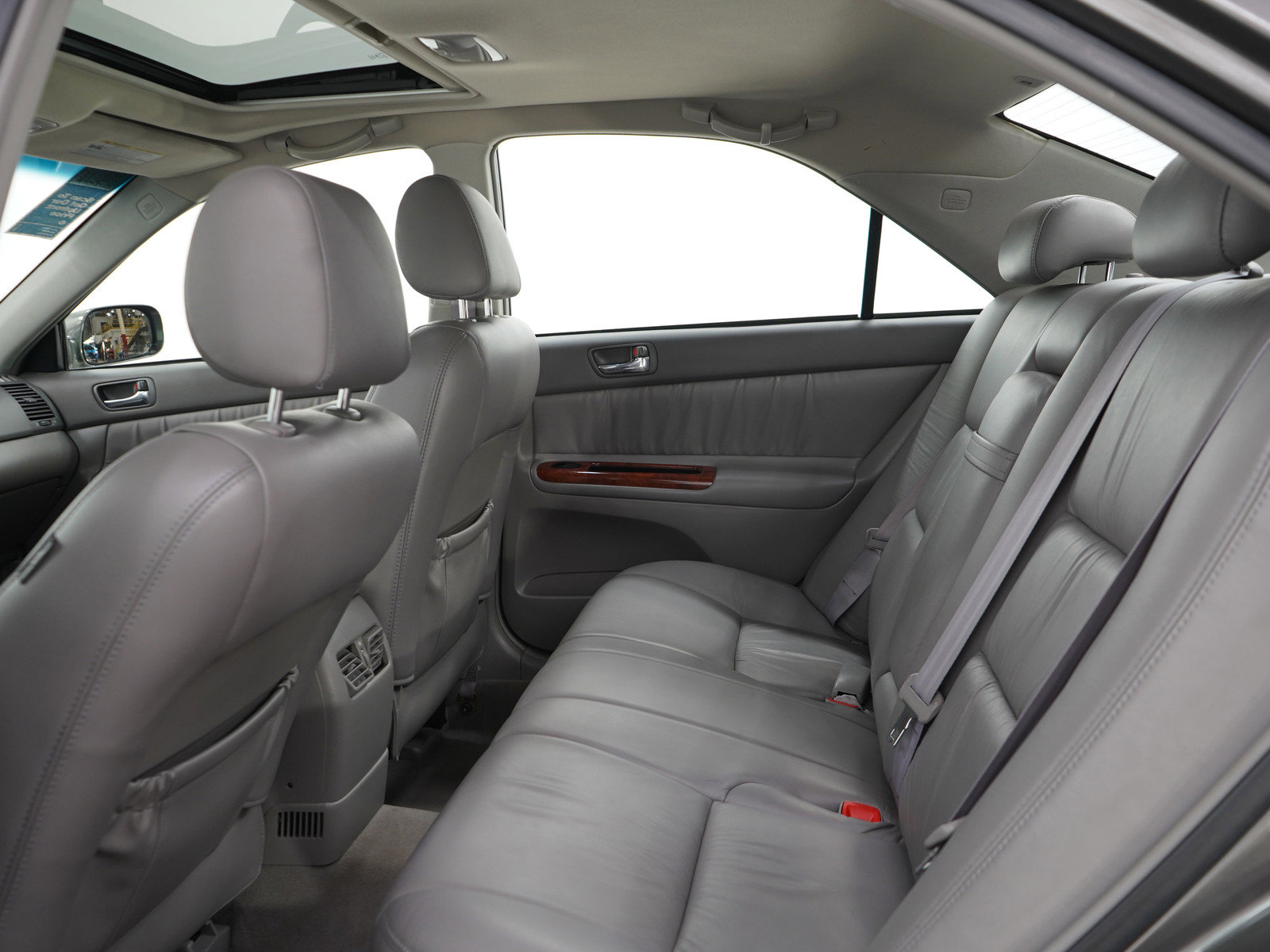 Used 2004 Toyota Camry XLE FWD image 13