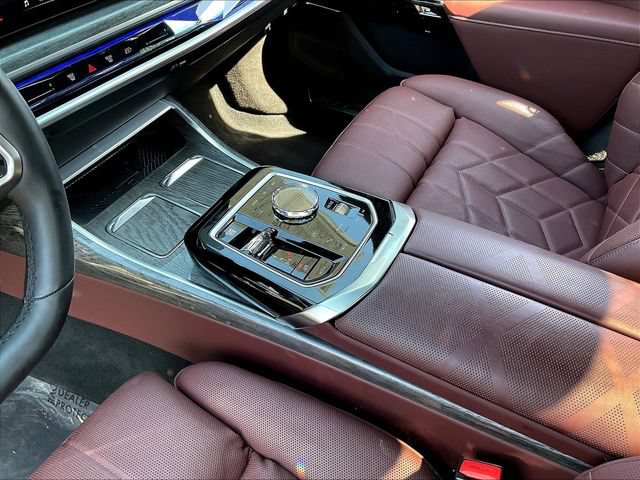 Used 2025 BMW 750e xDrive w/ Premium Package AWD/4WD image 18