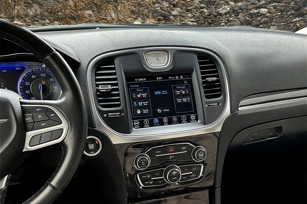 Used 2018 Chrysler 300 Limited image 6