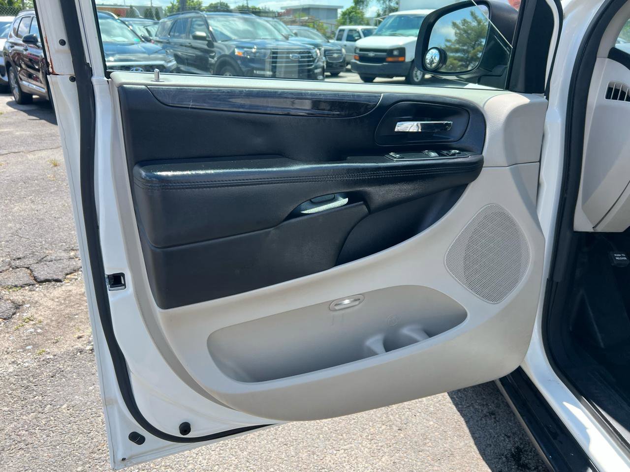 Used 2013 RAM C/V Tradesman w/ UConnect Hands-Free Group FWD image 13