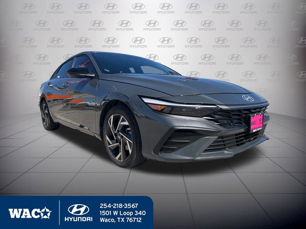 Used 2025 Hyundai Elantra Sport image 3