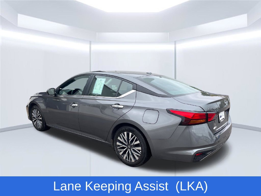 Used 2025 Nissan Altima 2.5 SV FWD image 3