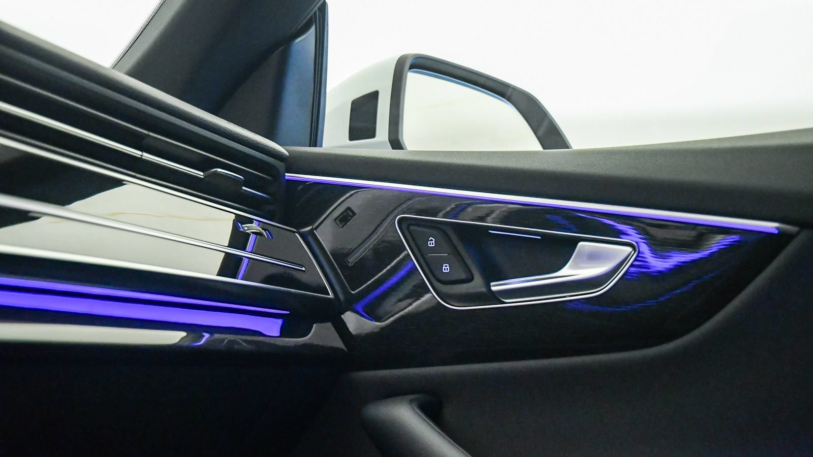 Used 2019 Audi Q8 Premium Plus AWD/4WD image 27