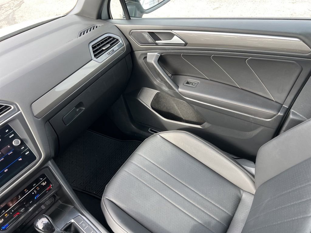 Used 2022 Volkswagen Tiguan SE R-Line image 26