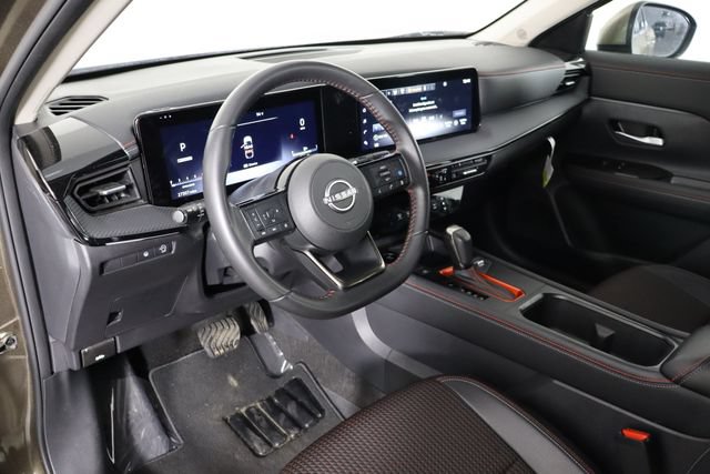 Used 2025 Nissan Kicks SR FWD image 16