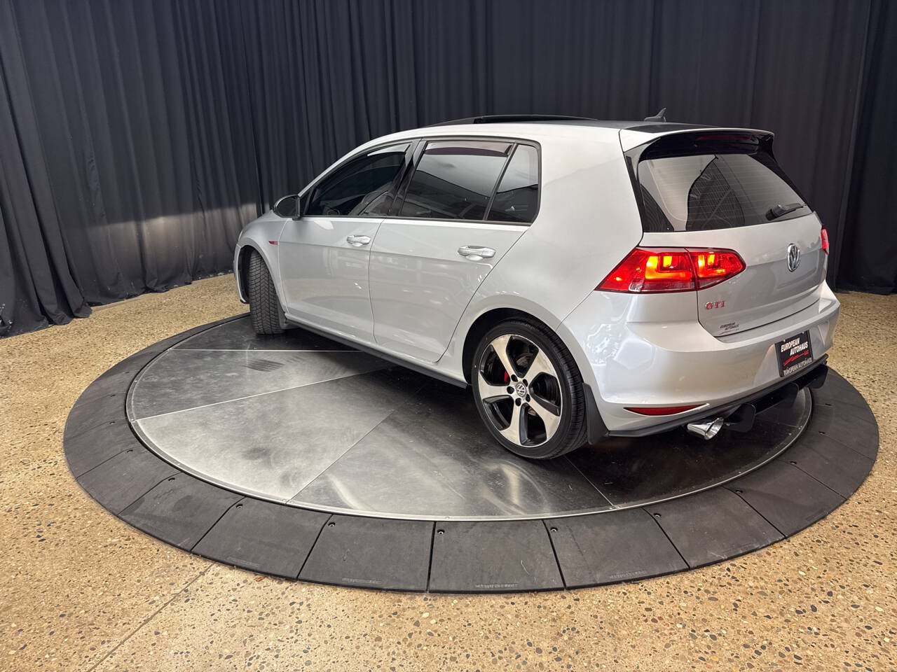 Used 2016 Volkswagen GTI SE w/ Lighting Package (SEL) FWD image 4