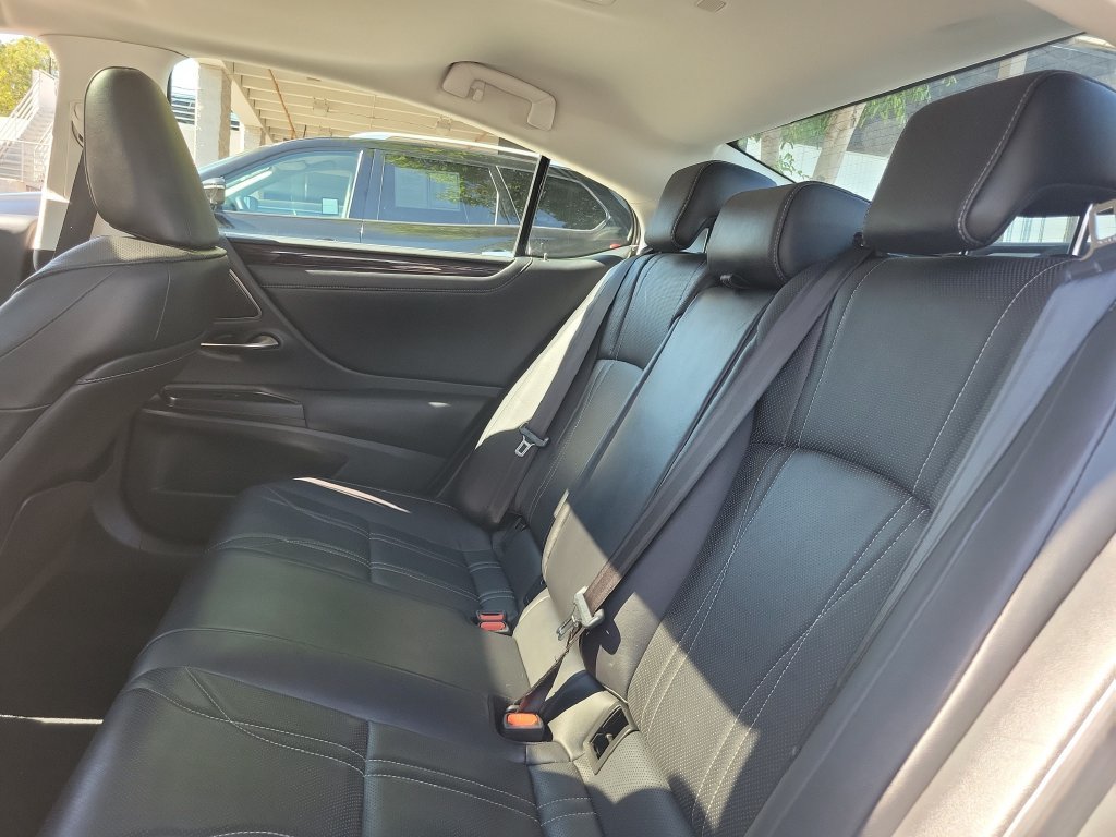 Used 2020 Lexus ES 300h w/ Accessory Package 2 FWD image 16