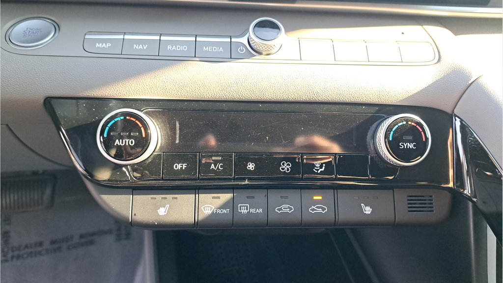 Used 2023 Hyundai Elantra SEL w/ Convenience Package FWD image 21