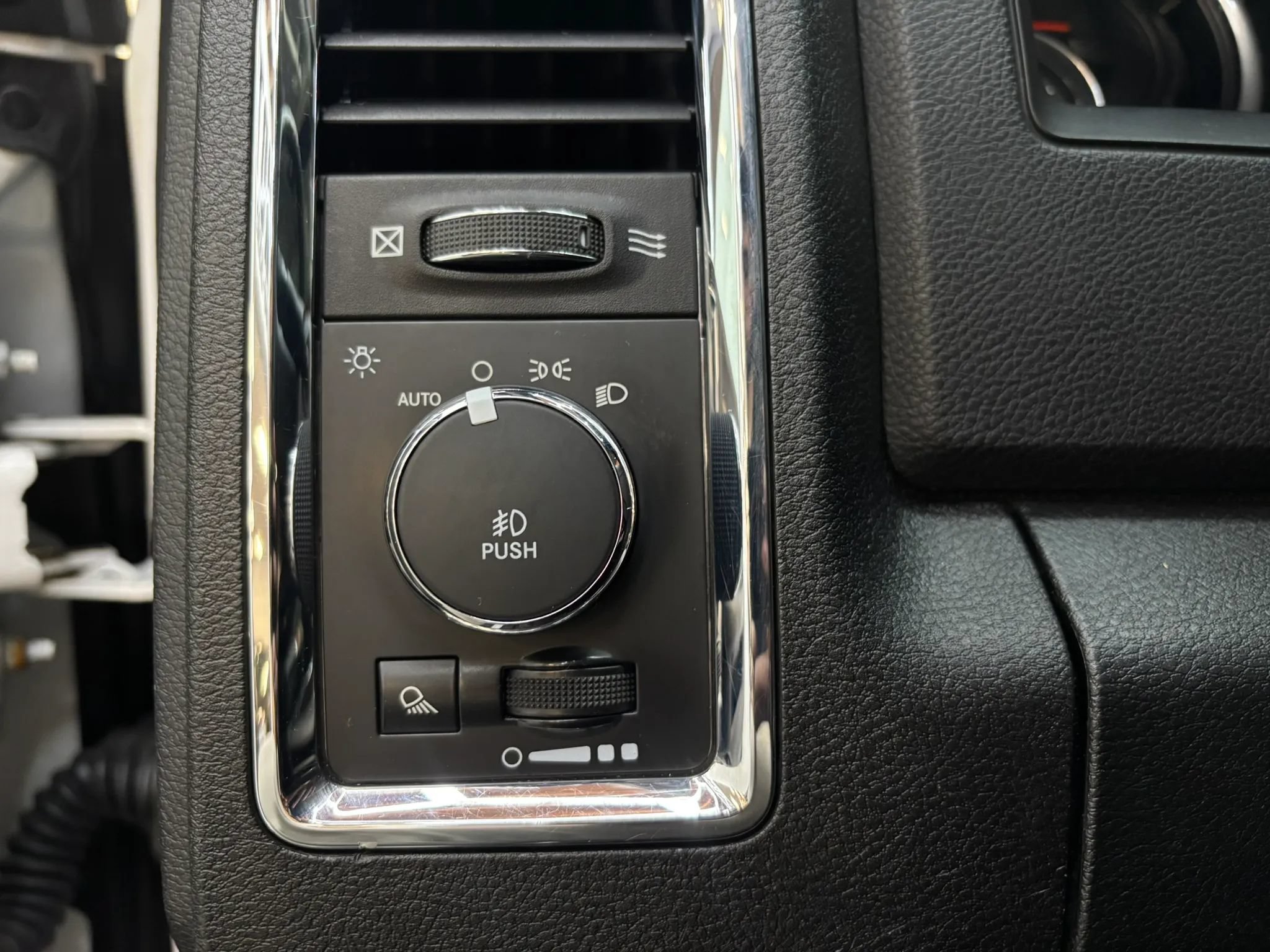 Used 2016 RAM 2500 Laramie w/ Protection Group AWD/4WD image 18