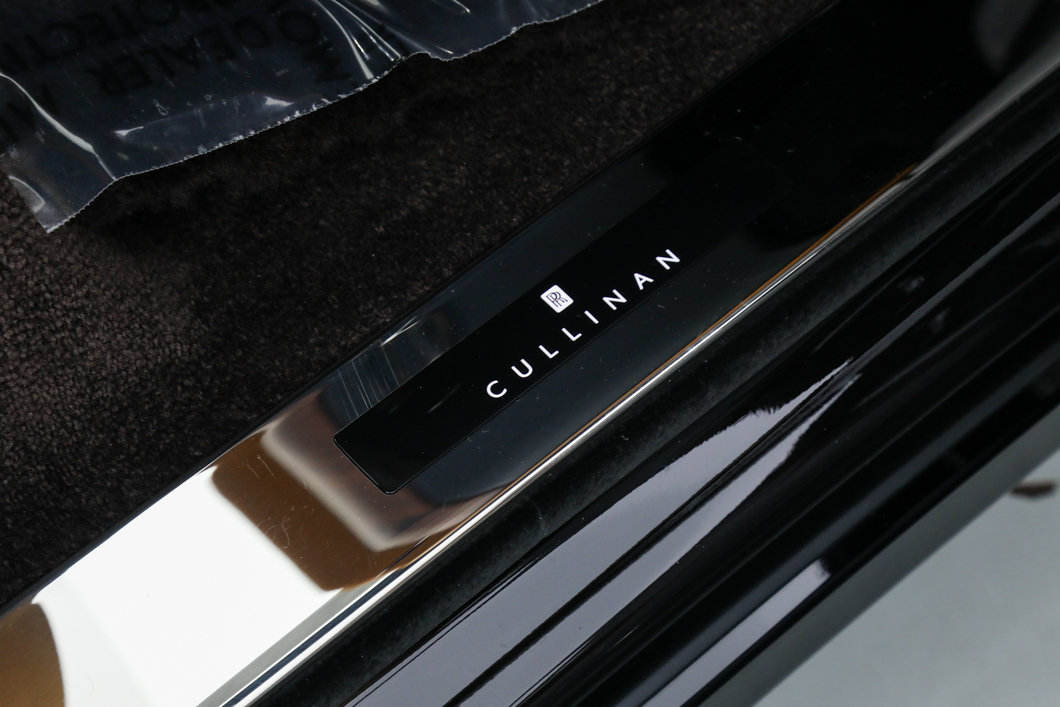 Used 2025 Rolls-Royce Cullinan AWD/4WD image 25