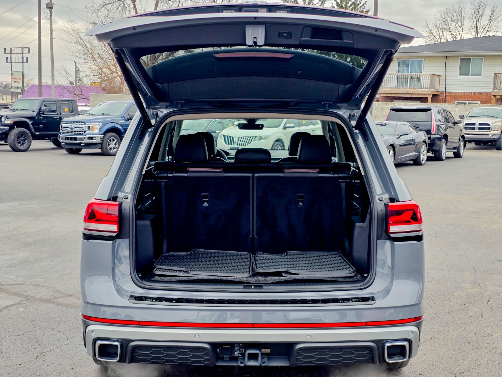 Used 2024 Volkswagen Atlas Peak Edition SE image 46