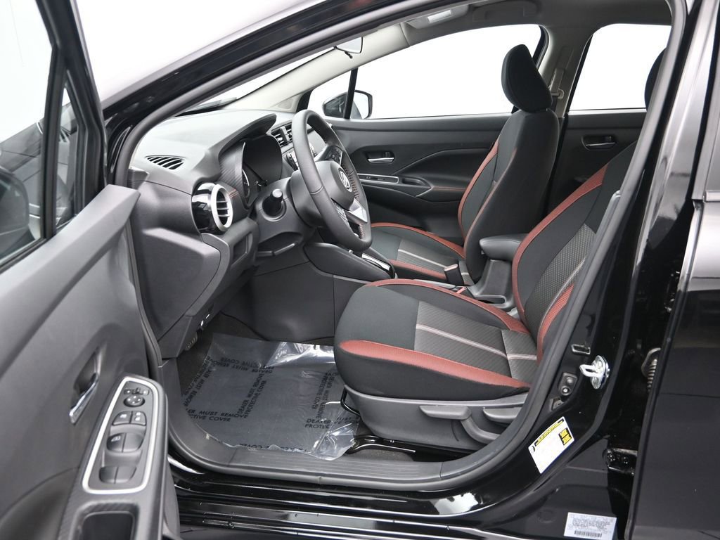 New 2025 Nissan Versa SR w/ Trunk Package FWD image 13