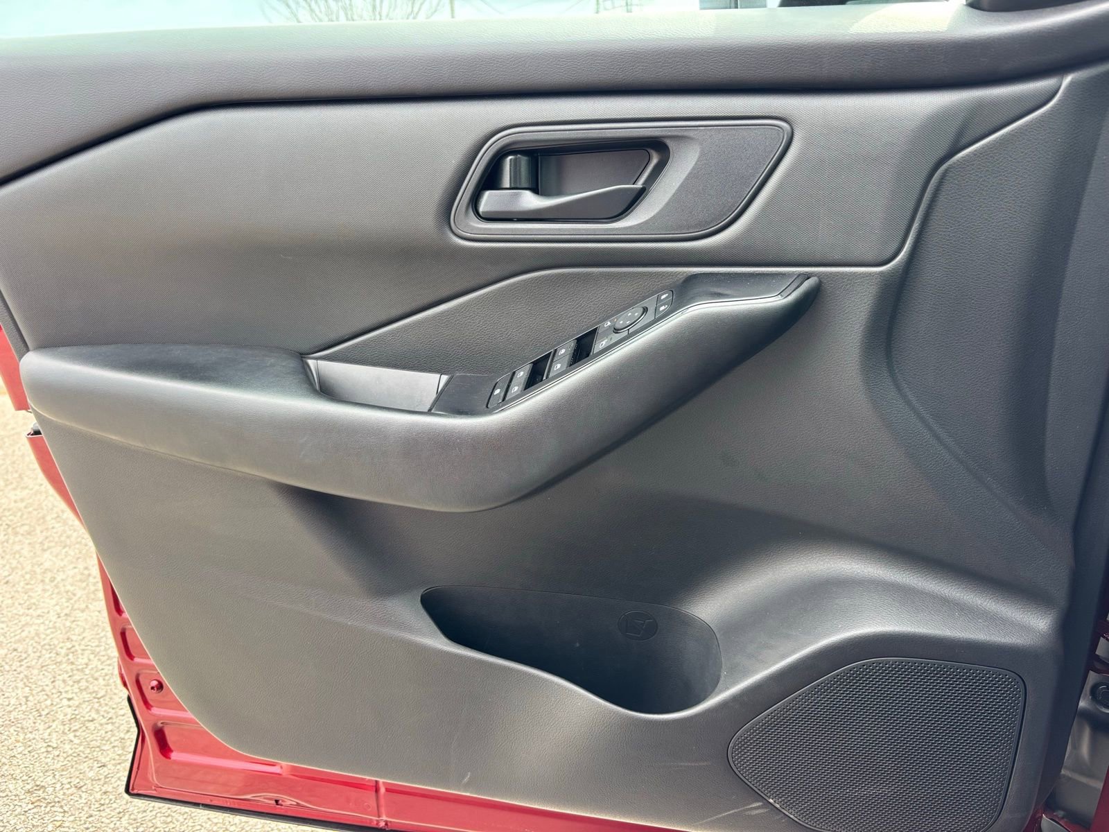 Used 2025 Nissan Rogue S image 15