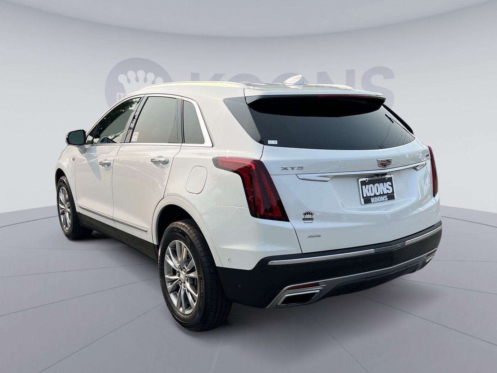 Used 2023 Cadillac XT5 Premium Luxury w/ Technology Package AWD/4WD image 4
