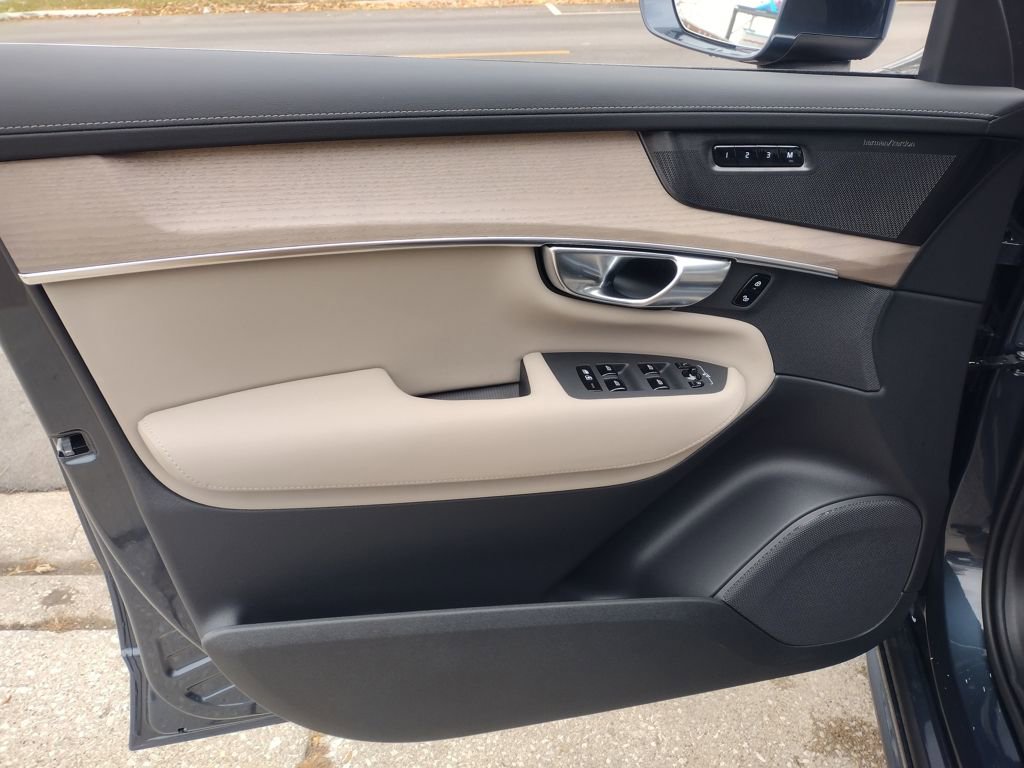 New 2026 Volvo XC90 B6 Plus w/ Protection Package Premier image 10