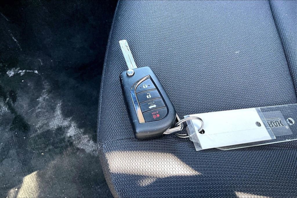 Used 2025 Toyota Corolla LE image 33