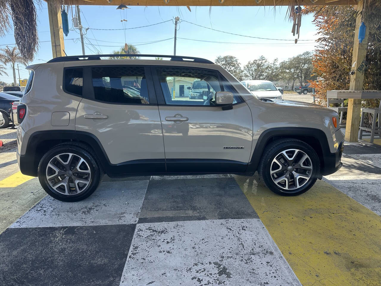 Used 2015 Jeep Renegade Latitude image 4
