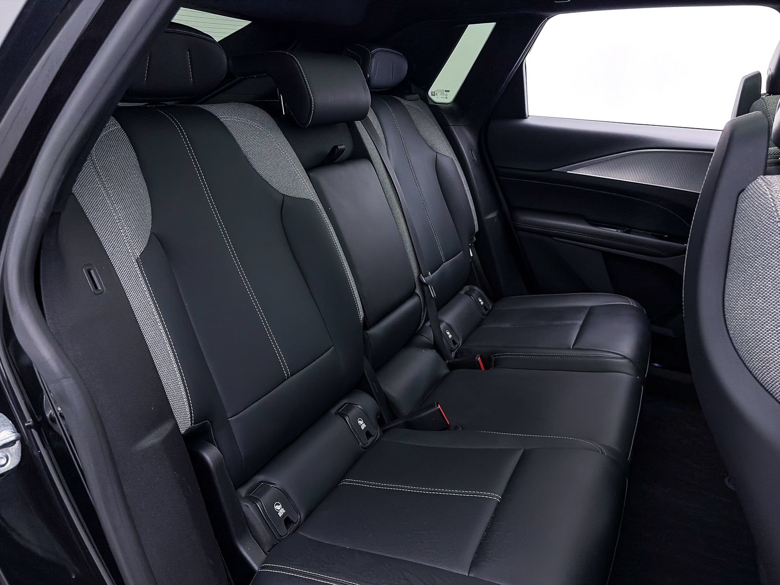 Used 2024 Cadillac Lyriq Tech RWD image 37