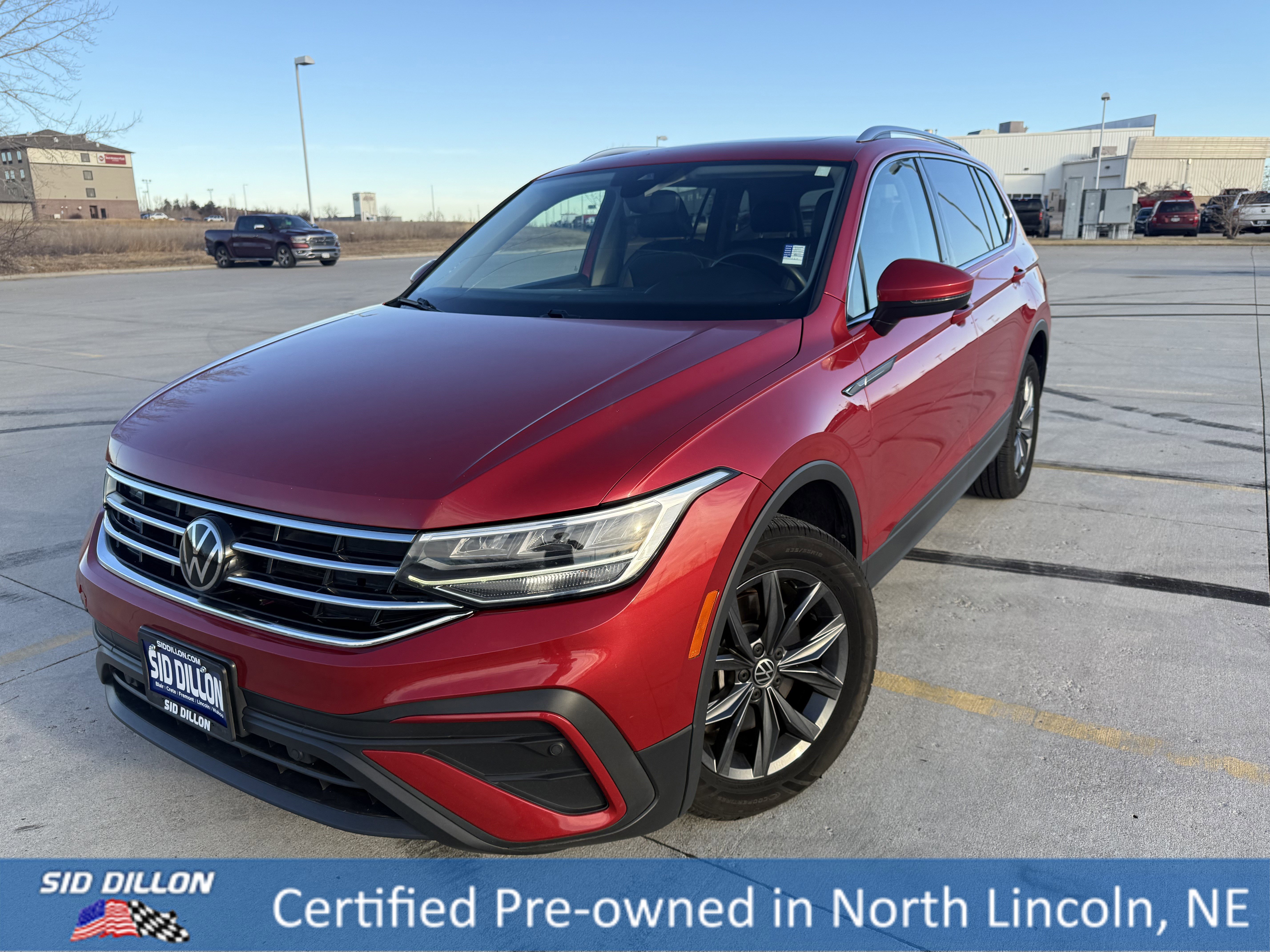 Used 2022 Volkswagen Tiguan SE image 1