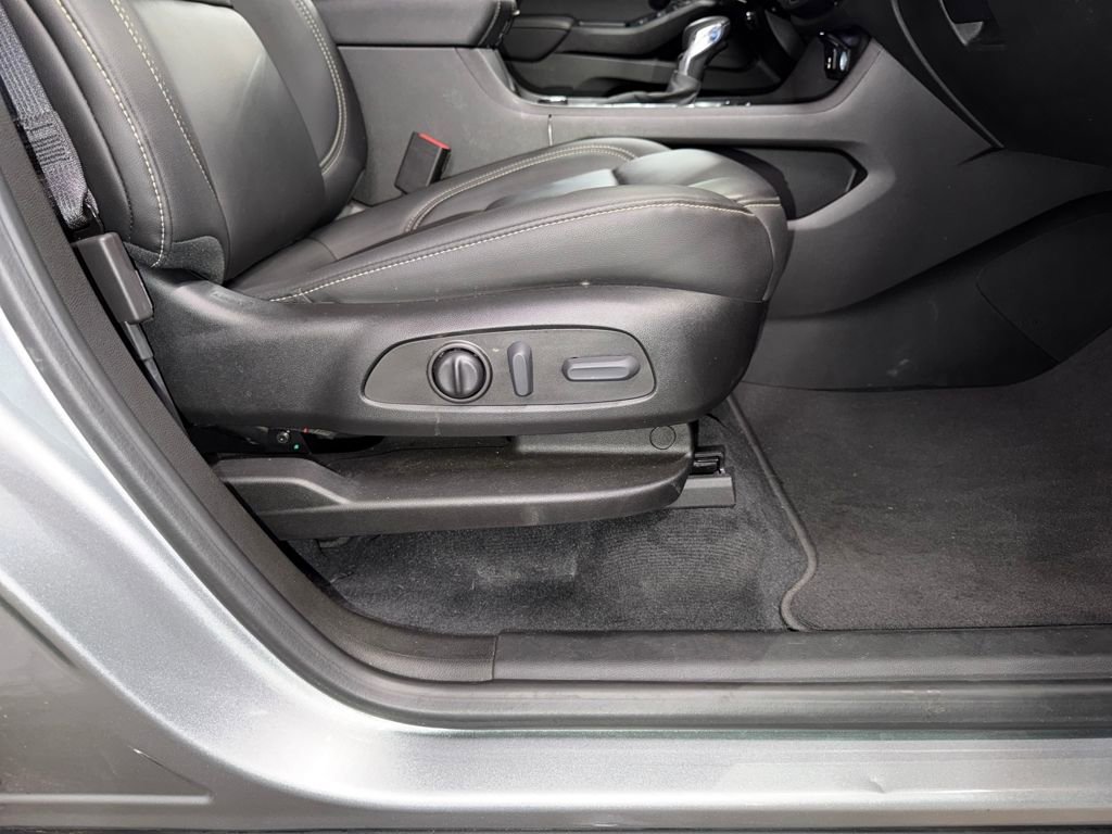 Used 2023 Chevrolet Traverse LT w/ LT Premium Package image 27