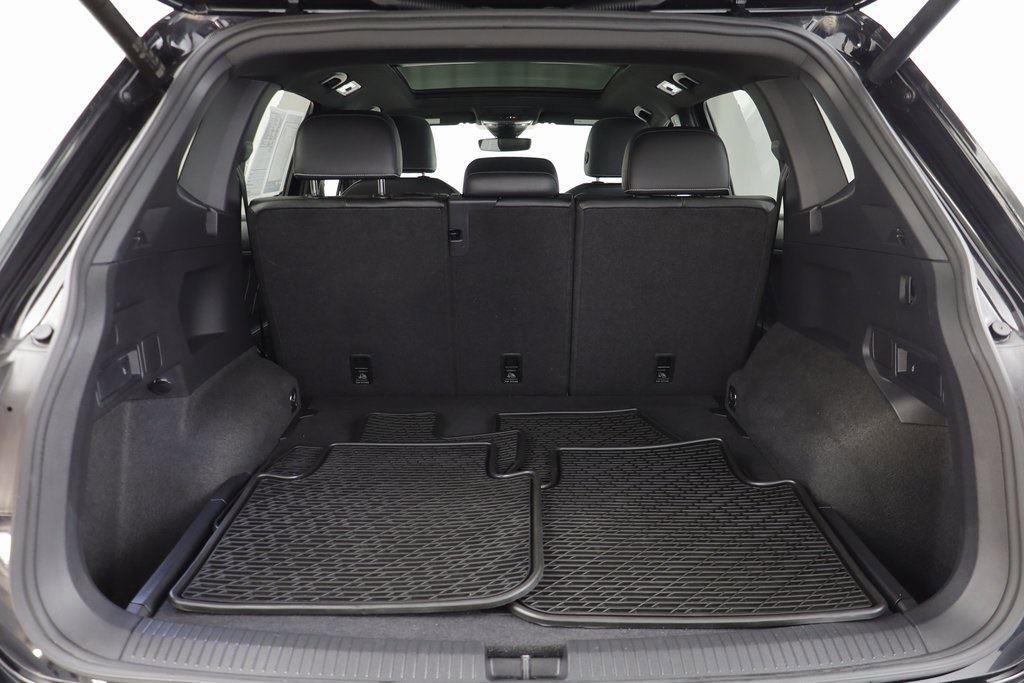 Certified 2024 Volkswagen Tiguan SE R-Line image 16