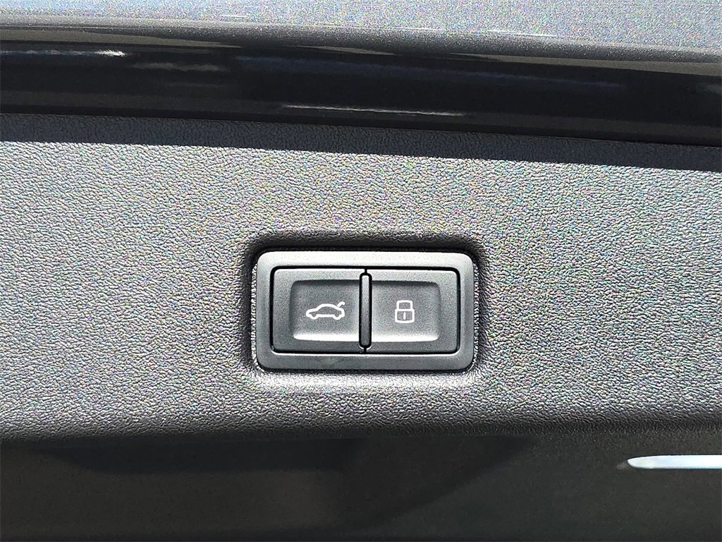 Certified 2025 Audi Q5 2.0T Premium w/ Convenience Package image 13