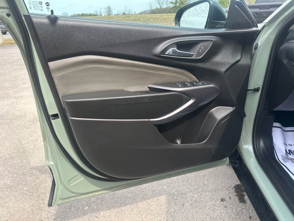 Used 2024 Chevrolet Trax ACTIV image 10