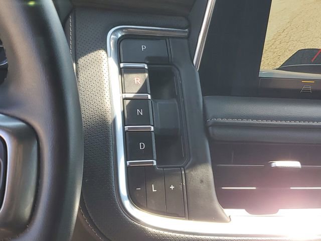 Used 2023 Chevrolet Suburban Premier RWD image 18