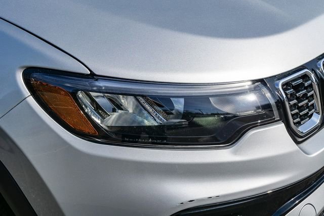 Used 2025 Jeep Compass Limited image 13