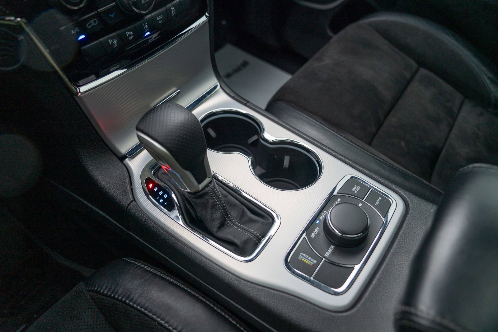 Used 2019 Jeep Grand Cherokee SRT image 21