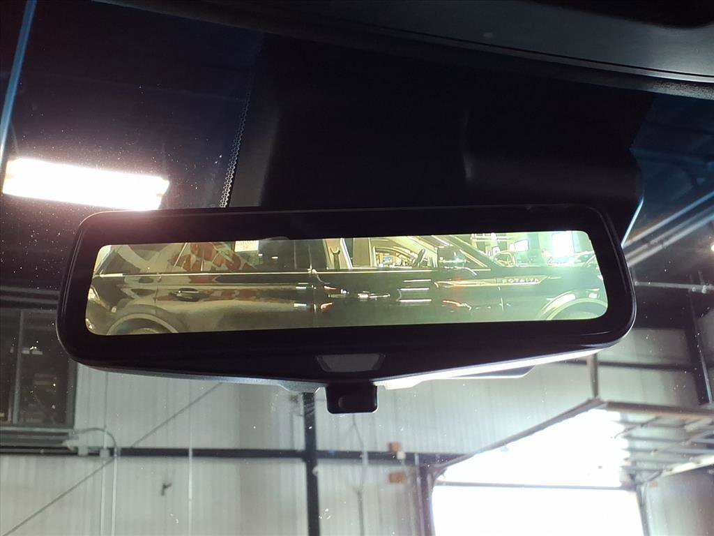 Used 2018 Cadillac Escalade ESV Platinum image 28