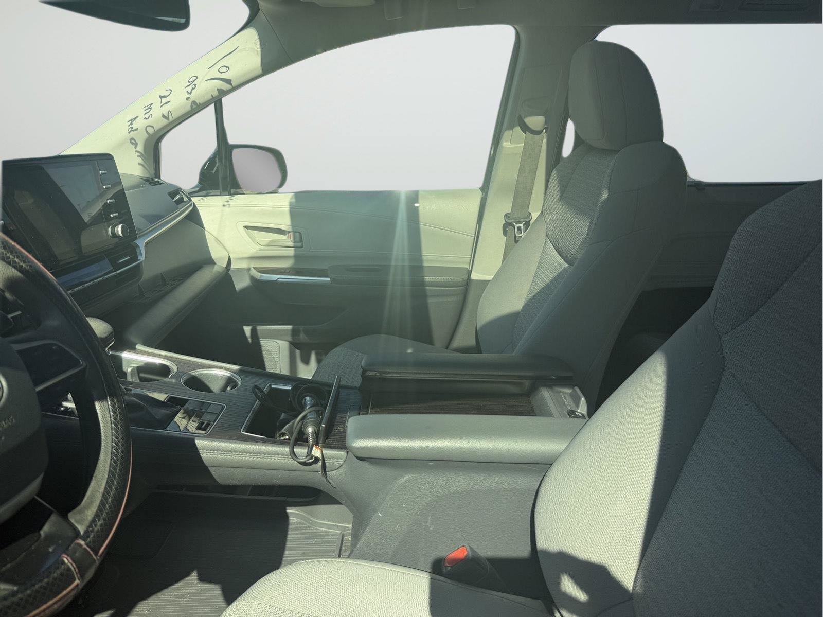 Used 2021 Toyota Sienna LE w/ LE Plus Package AWD/4WD image 8