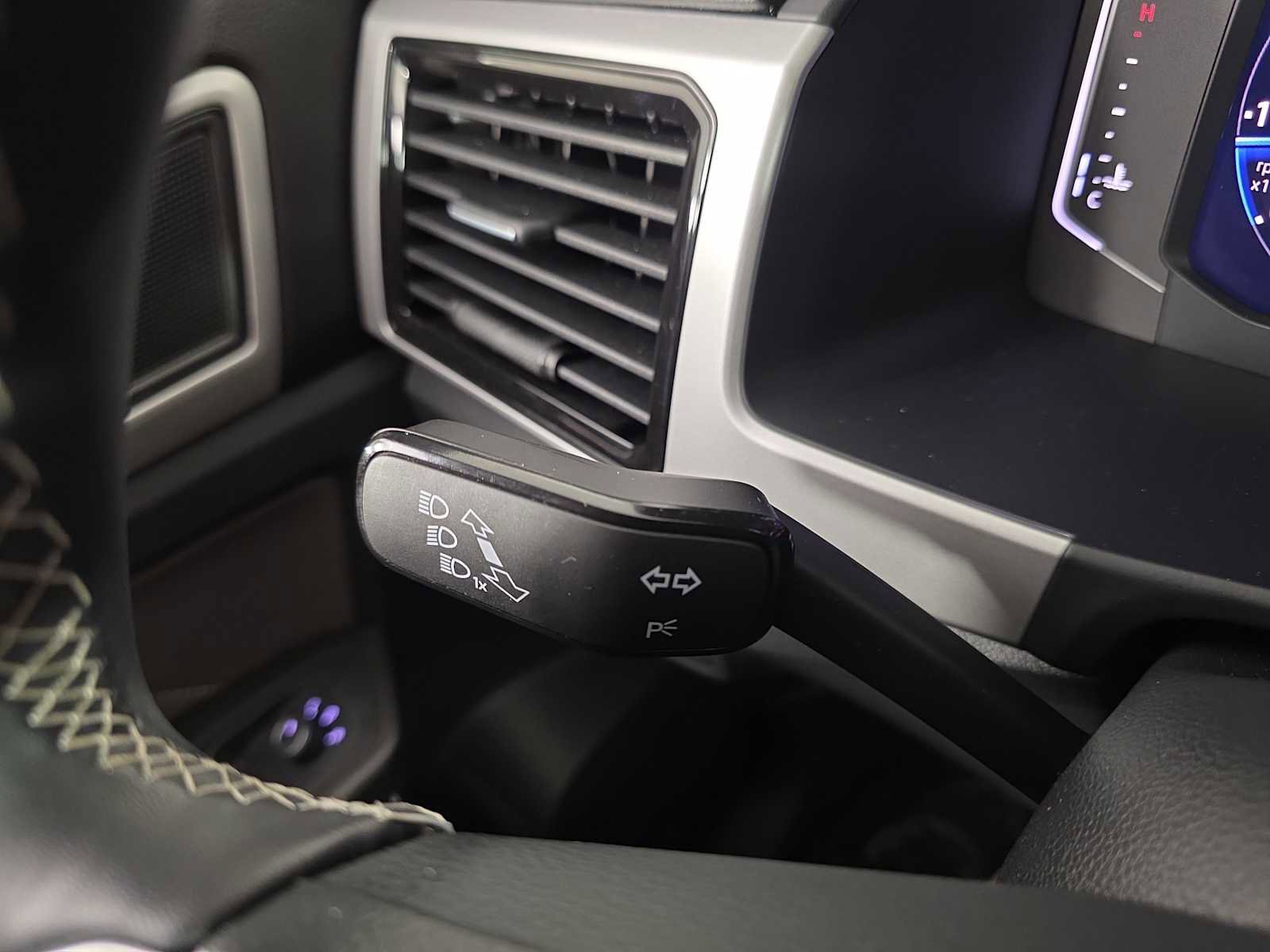 Used 2023 Volkswagen Atlas Cross Sport SE w/ Panoramic Sunroof Package image 20