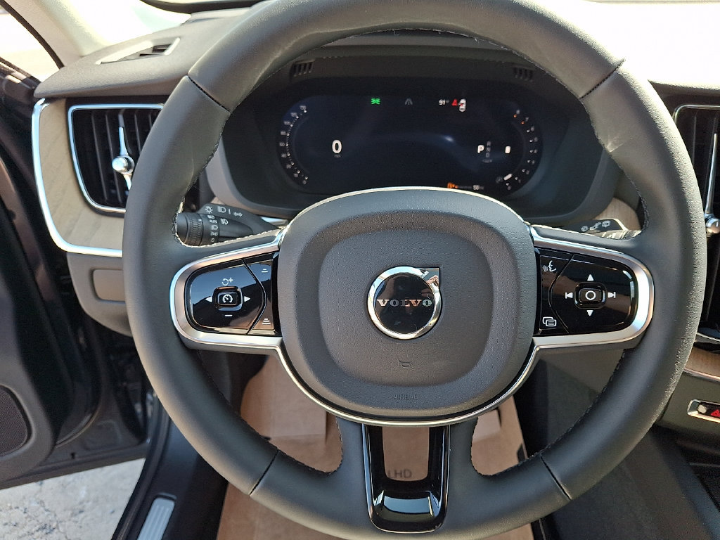 New 2027 Volvo XC60 B5 Plus AWD/4WD image 17