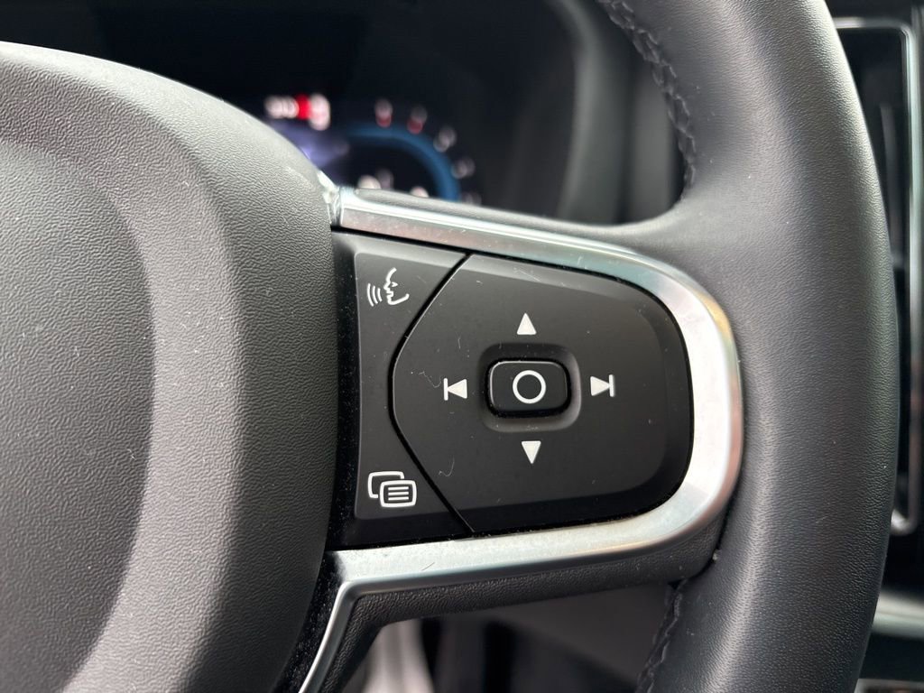 Certified 2023 Volvo XC60 B5 Core w/ Climate Package AWD/4WD image 25