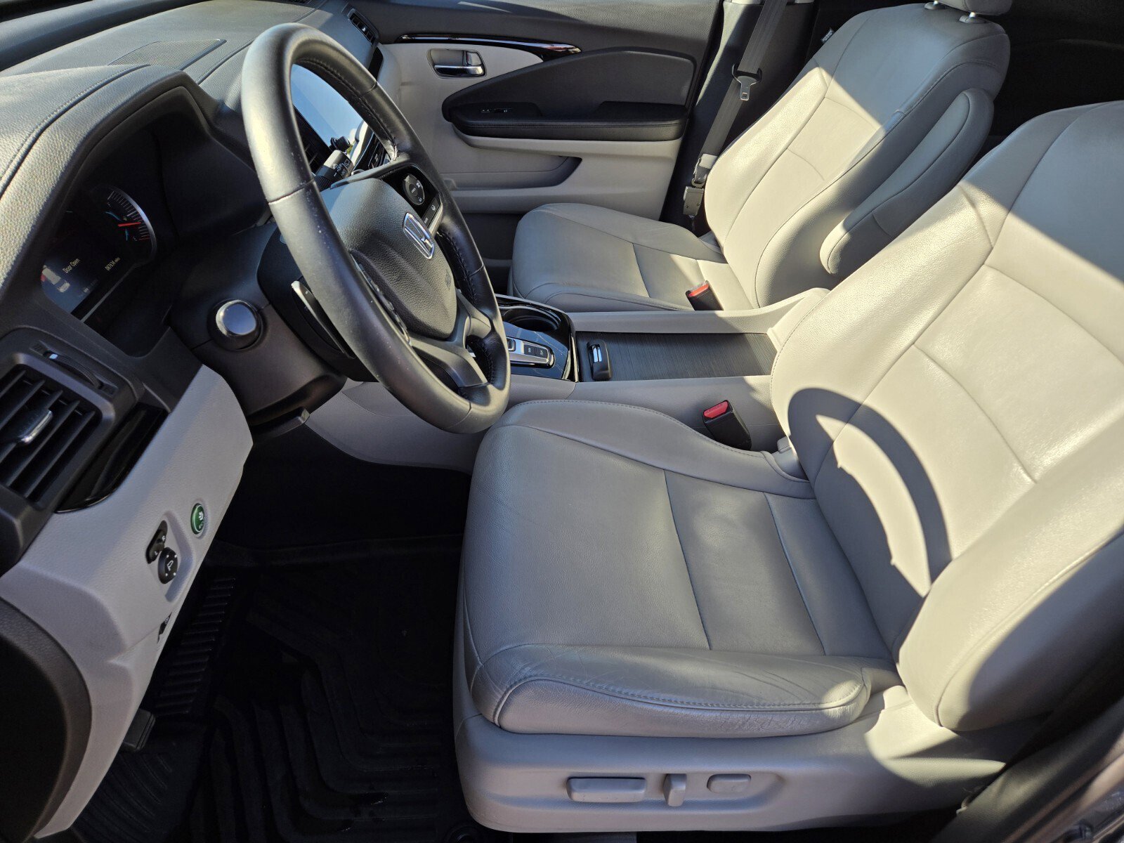 Used 2020 Honda Pilot Touring image 11