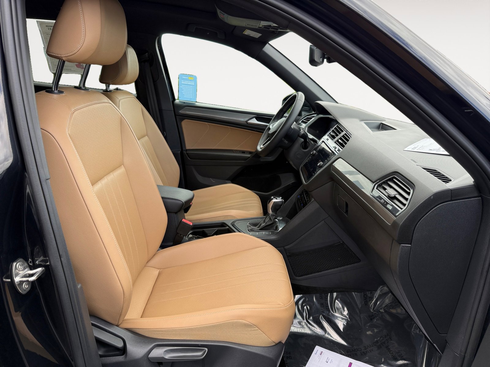 Certified 2023 Volkswagen Tiguan SE w/ Panoramic Sunroof Package image 19