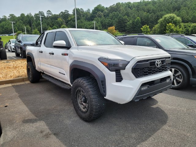 Used 2024 Toyota Tacoma TRD Off-Road AWD/4WD image 3