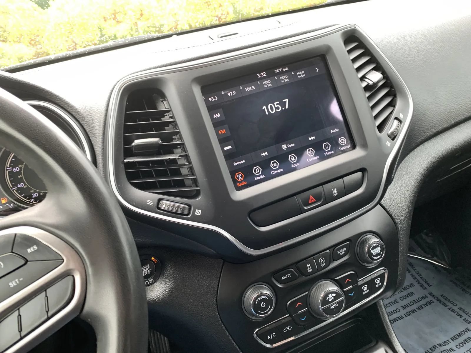 Used 2022 Jeep Cherokee Latitude Lux AWD/4WD image 16