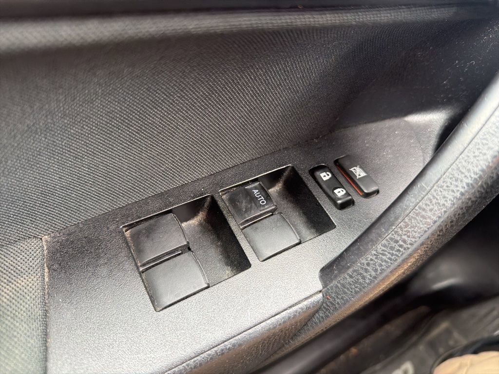 Used 2018 Toyota Corolla LE image 13