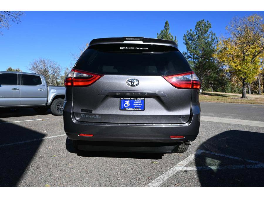 Used 2020 Toyota Sienna XLE FWD image 7