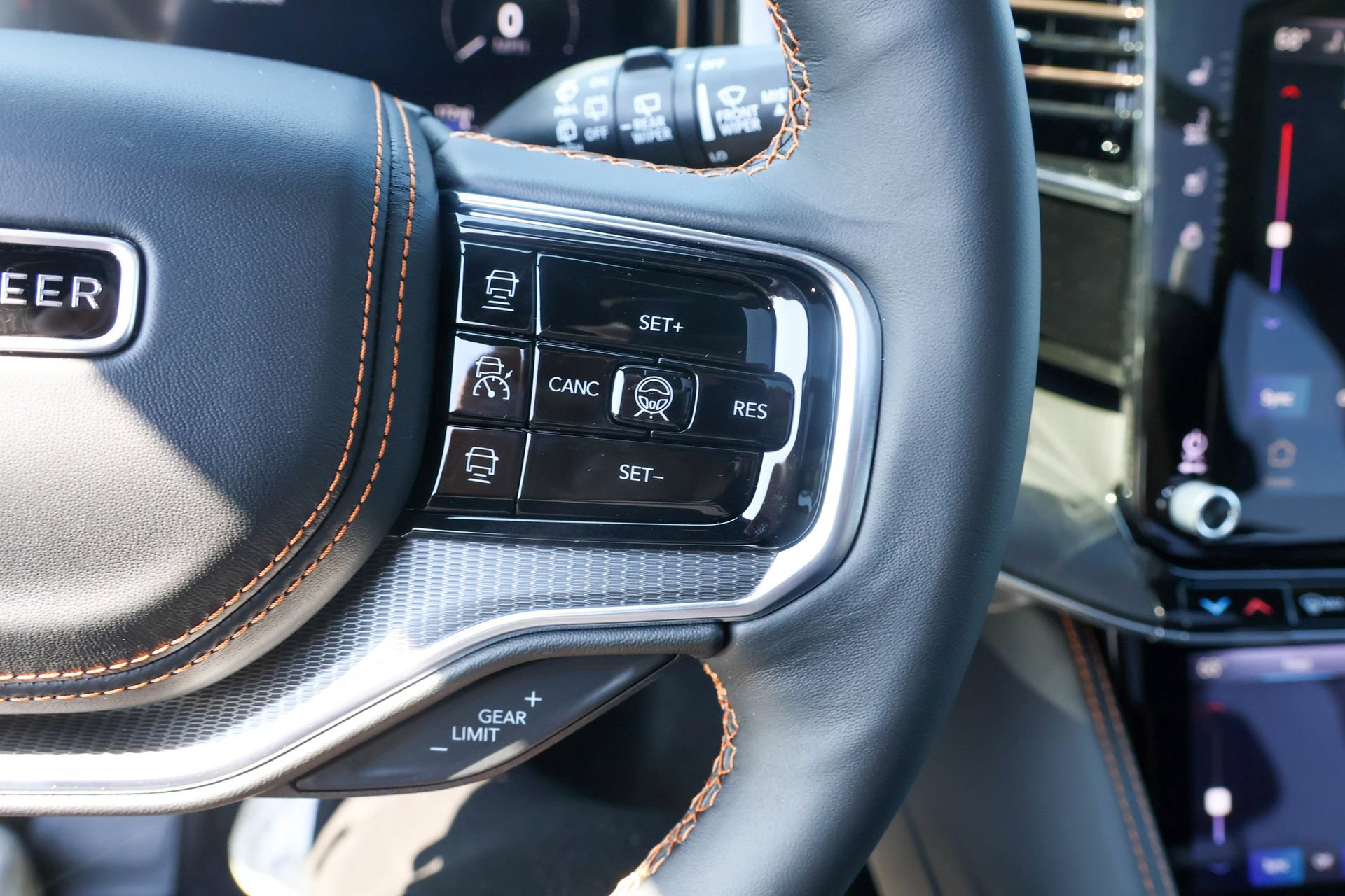 New 2026 Jeep Grand Wagoneer L Summit AWD/4WD image 32