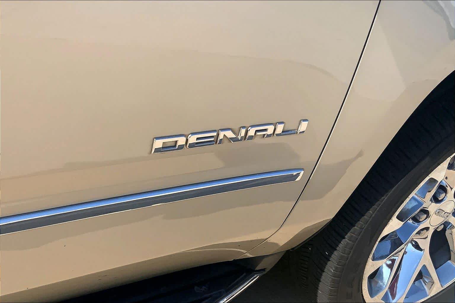 Used 2017 GMC Yukon XL Denali w/ Open Road Package AWD/4WD image 10