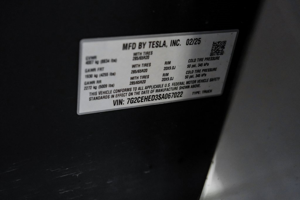 Used 2025 Tesla Cybertruck AWD Crew Cab image 57