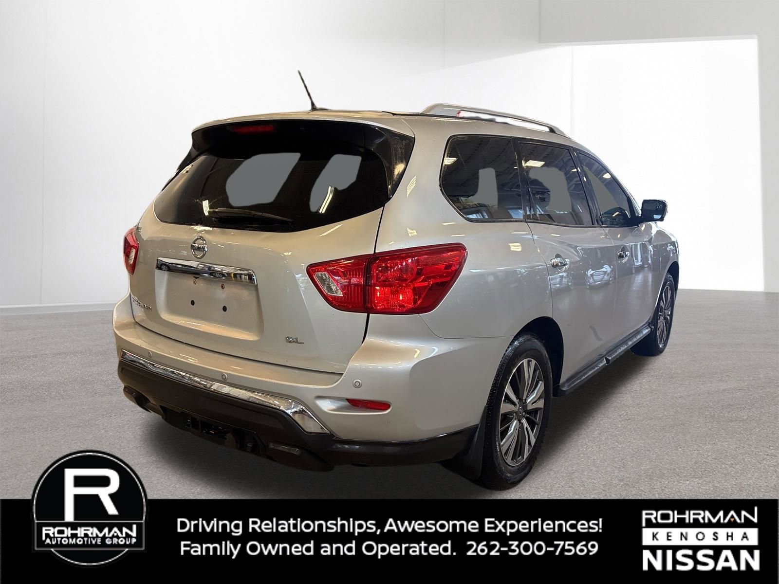 Used 2017 Nissan Pathfinder SL w/ SL Premium Package FWD image 6