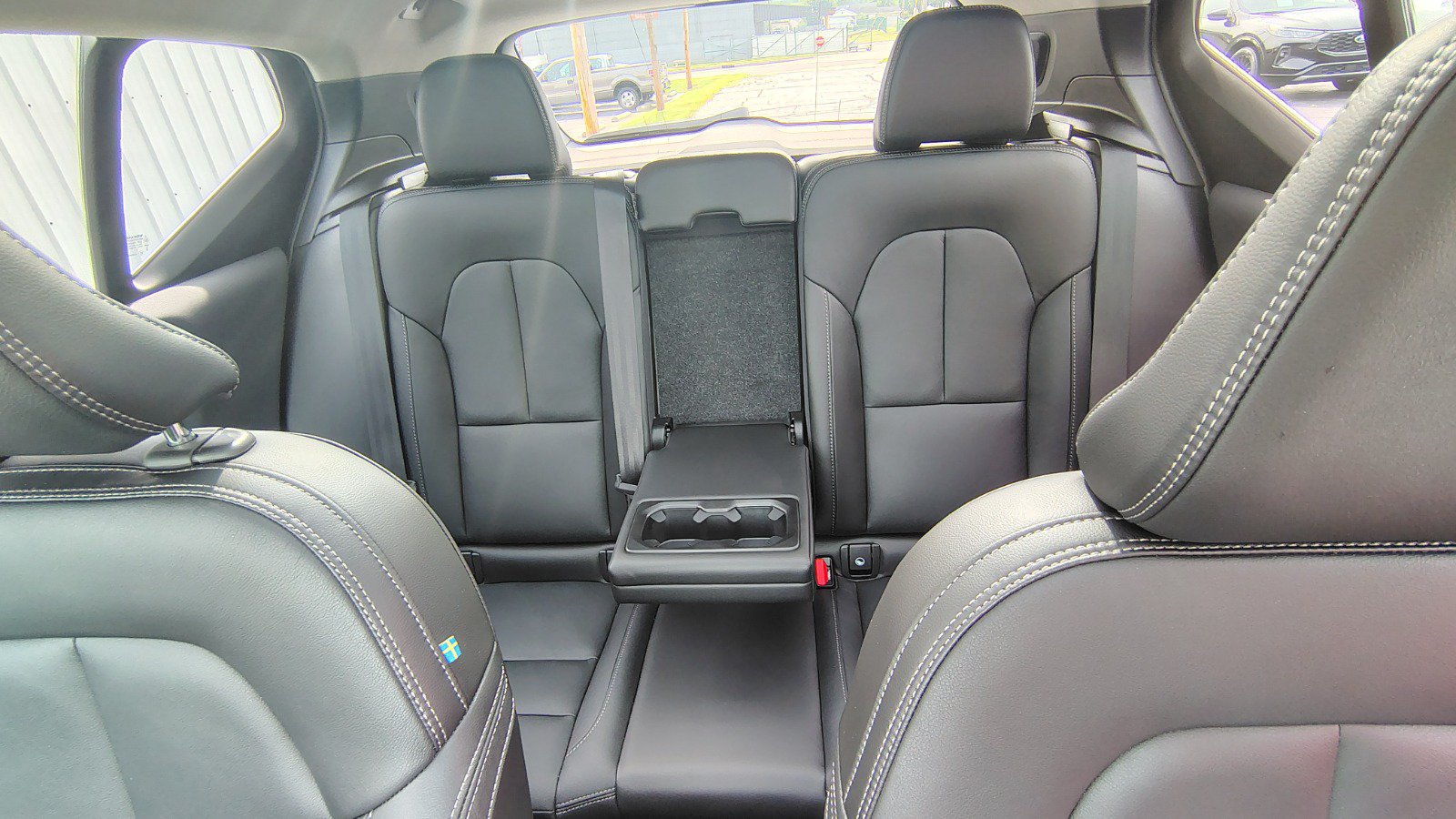 Used 2024 Volvo XC40 B5 Ultimate w/ Protection Package Premier AWD/4WD image 23