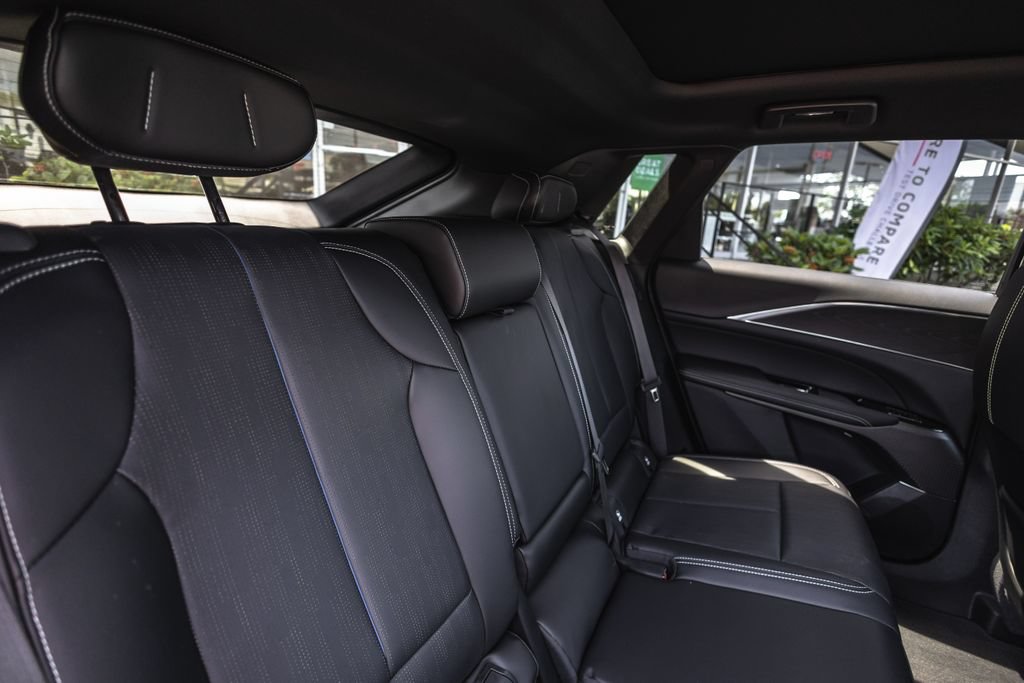 Used 2024 Cadillac Lyriq Luxury RWD image 29