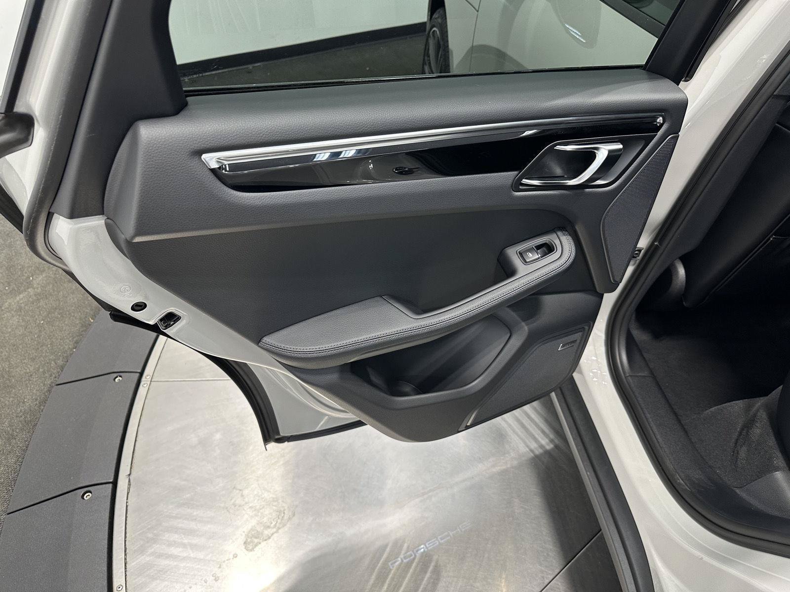 New 2026 Porsche Macan AWD/4WD image 33