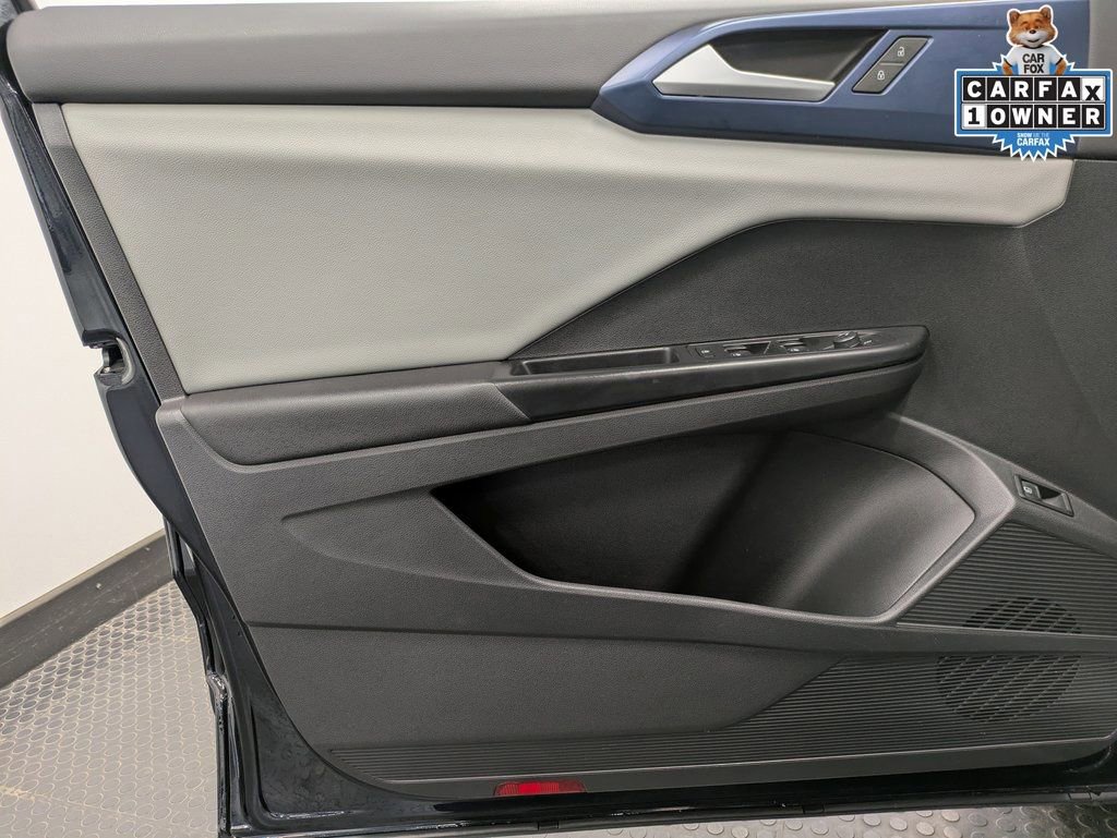 Used 2022 Volkswagen Taos SE w/ Panoramic Sunroof Package image 9