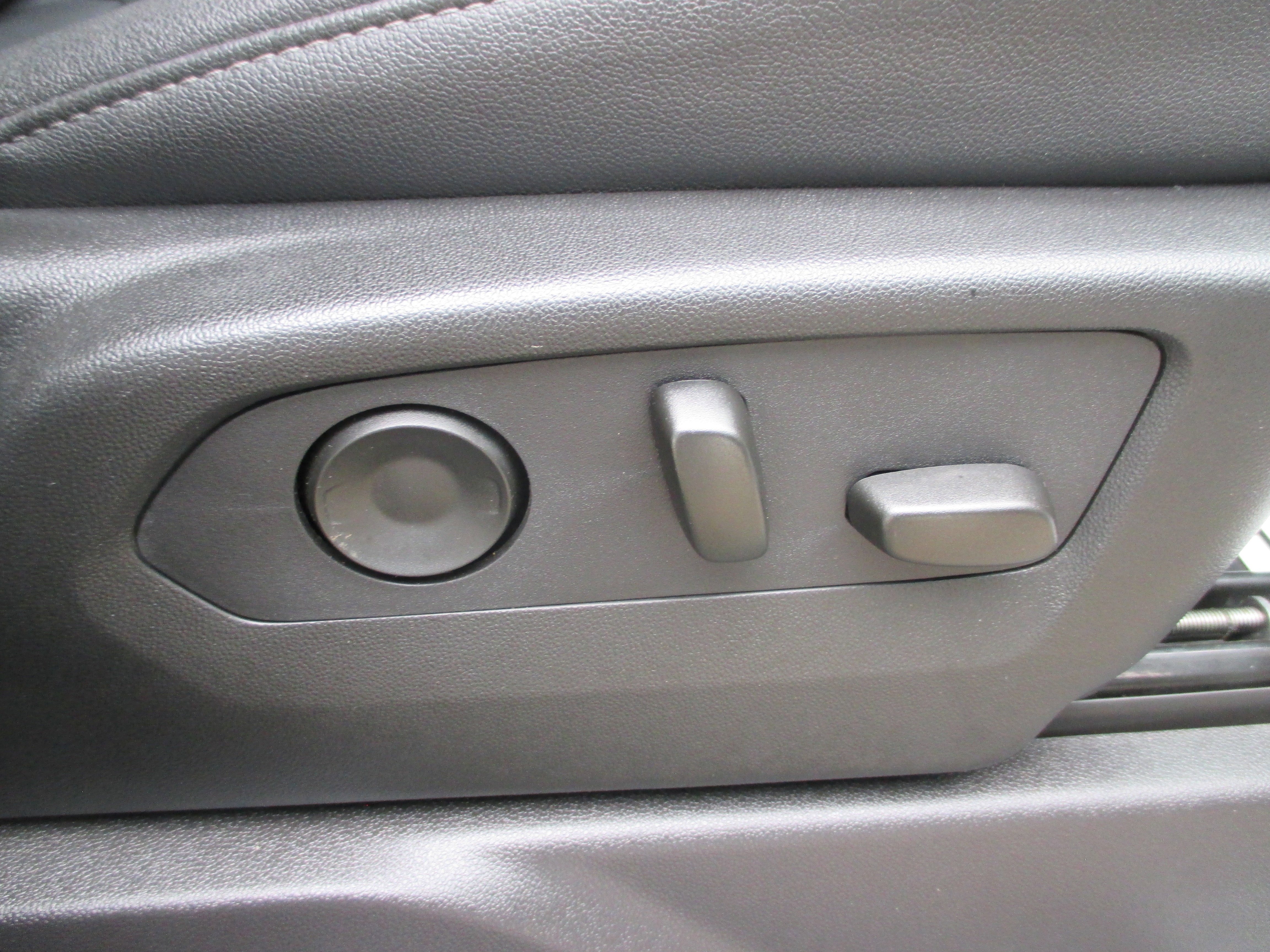 Used 2024 Chevrolet Silverado 3500 LTZ w/ LTZ Premium Package image 21